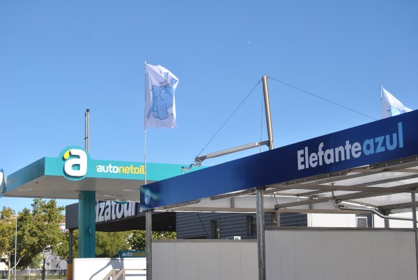 Autonetoil y Elefante Azul abren una nueva estación de servicio en Molins de Rei